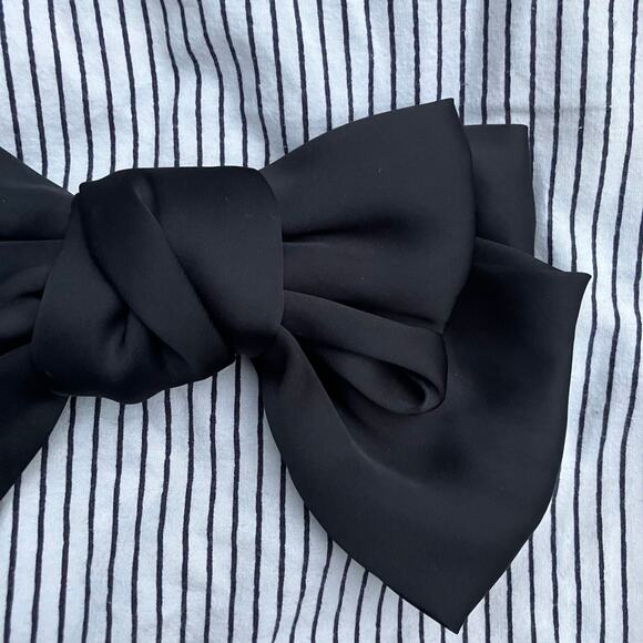 Black satin hair bow, barrette clip, glam indie coquette whimsigoth - Picture 3 of 5